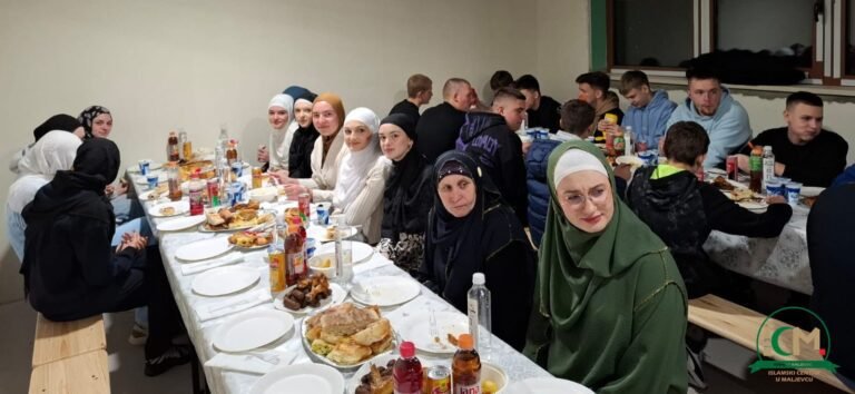25 razloga za nadu - mladi na iftaru