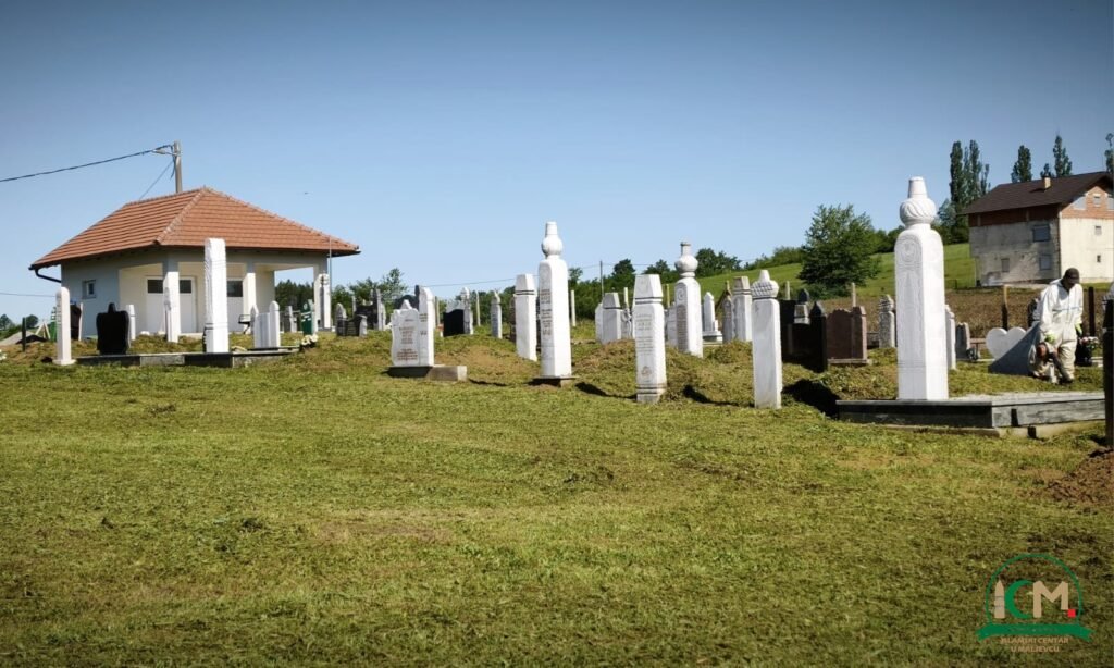 Veliki odaziv džematlija u akciji uređenja mezarja