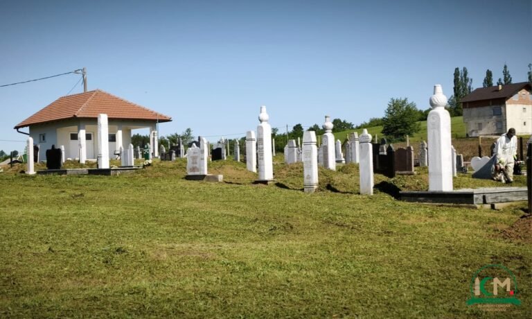 Veliki odaziv džematlija u akciji uređenja mezarja